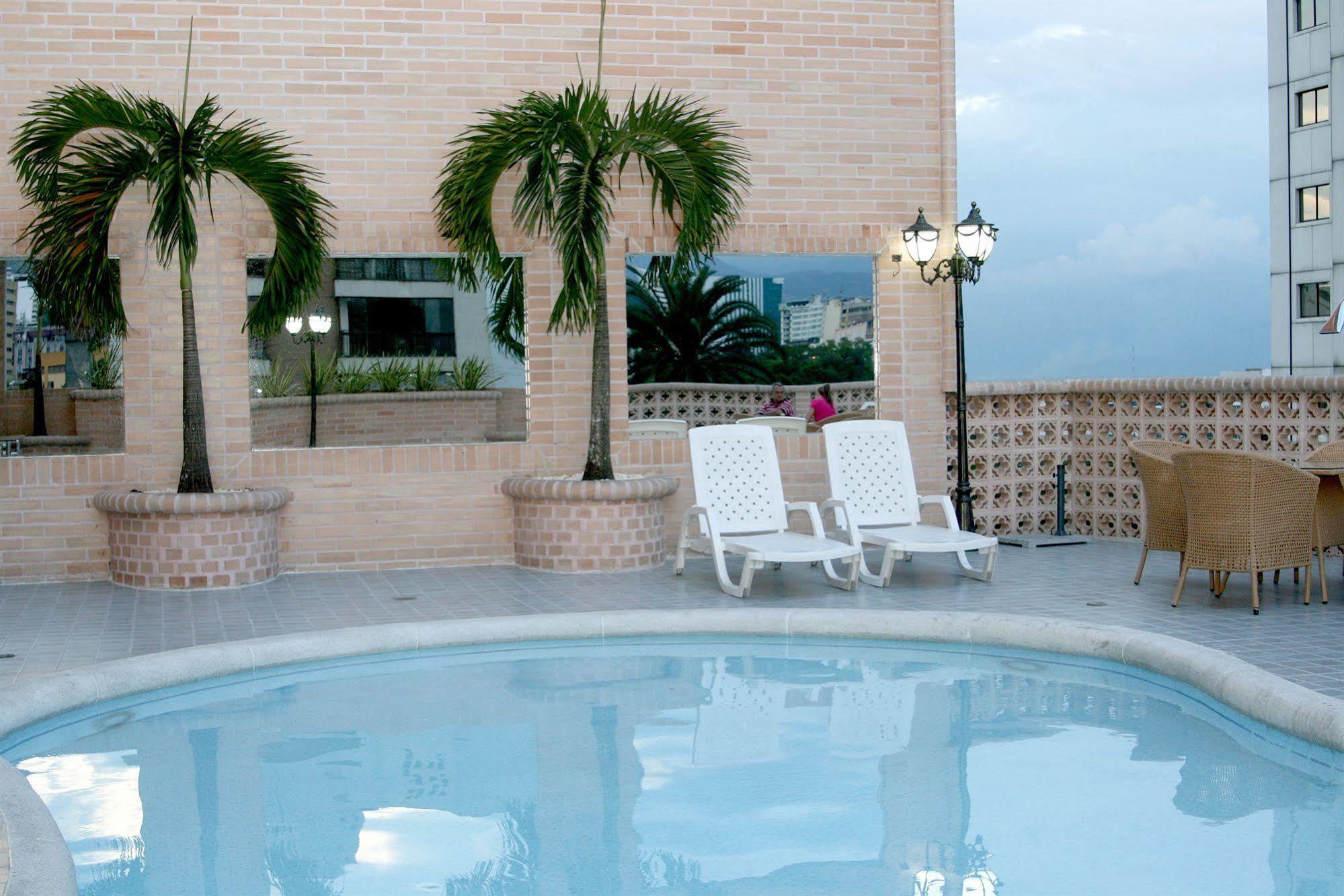 Hotel Calima Real Екстериор снимка